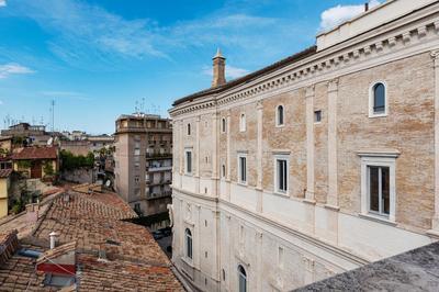 Apartment with Terrace in via del Pellegrino - FromHometoRome