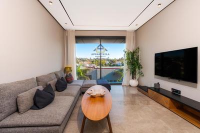 Bright Spacious Suite- By Appart'Ayla