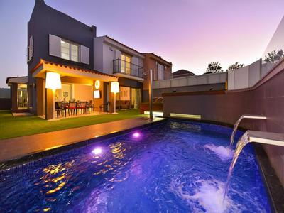 Villa Meloneras Deluxe| Luxury Retreat in Gran Canaria | Private Heated Pool | Garden Terrace & BBQ | Fitness Room | Walking Distance of Meloneras Beach | 