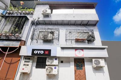 Hotel O Khar East Near Railway Station