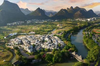 Guilin Qingshanshe Hotel -Free pick up train station stay two nights