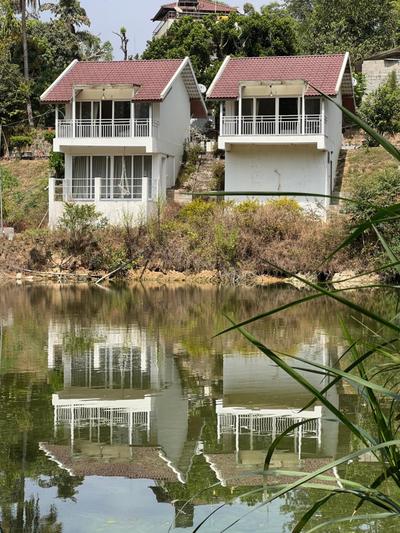 Chola Lakeview Cottages