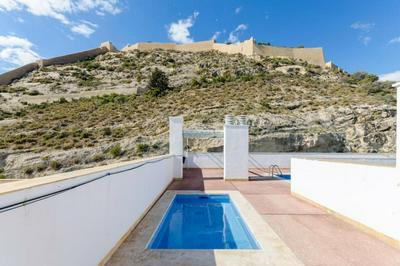 Céntrico, reformado, frente a playa de Alicante y piscina