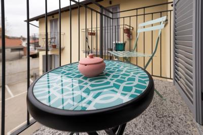 Lora flowers Suite, free parking,self check in, 5