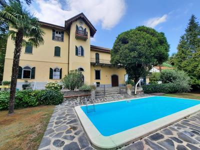 Villa Santa Chiara Lesa - appartamento vista lago con piscina