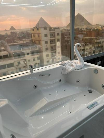 Royal Pyramids View Inn