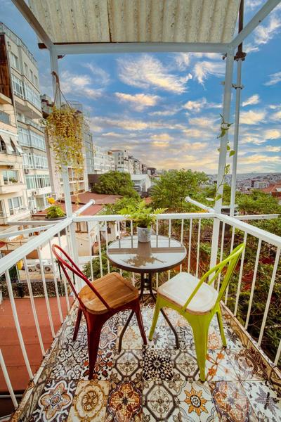 A Cozy, Quiet Home with Great View in City Center
