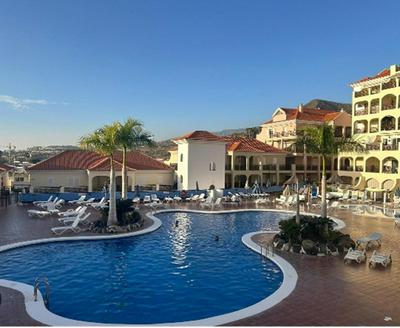 Best Summer dream with heated pool and wifi