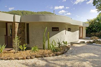 Contemporary eco house overlooking the rainforest