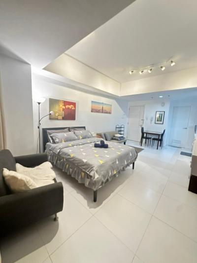 KL Rooms at Greenbelt makati with cityview