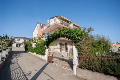 Apartments Maretic Brodarica Center