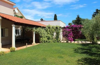 Beautifully Decorated Villa Near Green Village