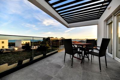 CROWONDER Villa Sunrise with Swimming Pool and Seaview