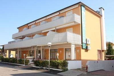 Functional flat just 250mt from the beach