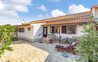 2 Bedroom Lovely Home In Pula