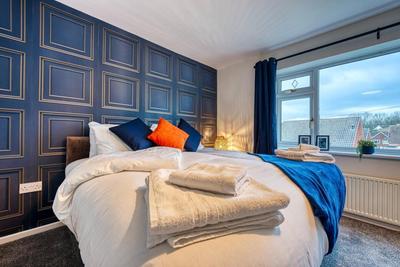 Dudley-5 beds-Contractors-parking-long stay!
