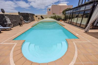 Luxury Canarian villa with large pool and guesthouse