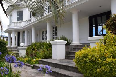 NAPOLES - Luxury Home