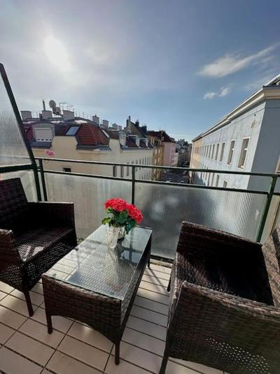 Sunny Balcony City Apartment