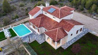 Cozy Three Bedroom Villa, Pool