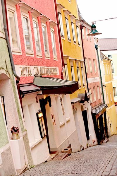 Keramikhotel Goldener Brunnen