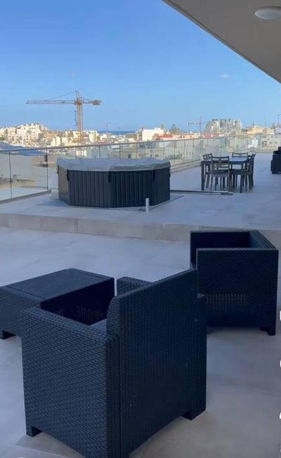 Skyline Soak, Views & Jacuzzi