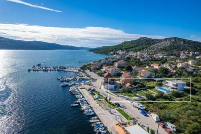 Villa Consido, a 3-Bedroom Retreat with sea views