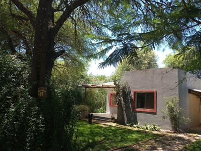 Casa con pileta en entorno verde