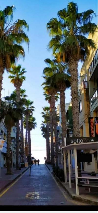 Central Two Bedroom Apartment in Bugibba