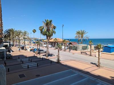Apartamento en Paseo Maritimo Fuengirola con piscina y Aire Acond