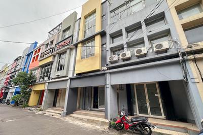 Urbanview Syariah Kost D33 Hutan Kota Srengseng