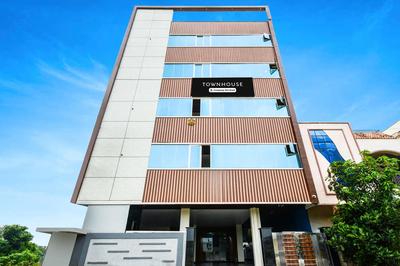 FabHotel Dharani Grand - Nr Mamata Medical College