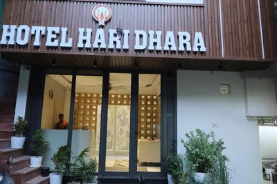 Hotel Hari Dhara, 20 meter from Ganga Ghat