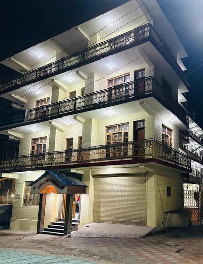 Hotel Himalayan Reverb #nearmallroad #primelocation