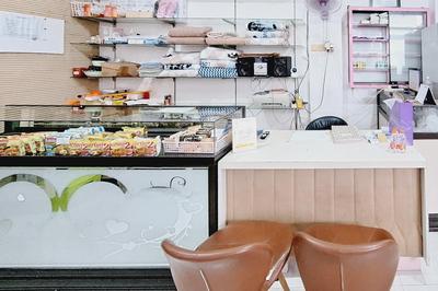 RedDoorz at Victoria Hotel near Stasiun Blitar