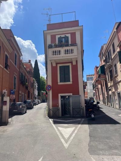 Stylish duplex with terrace Rome