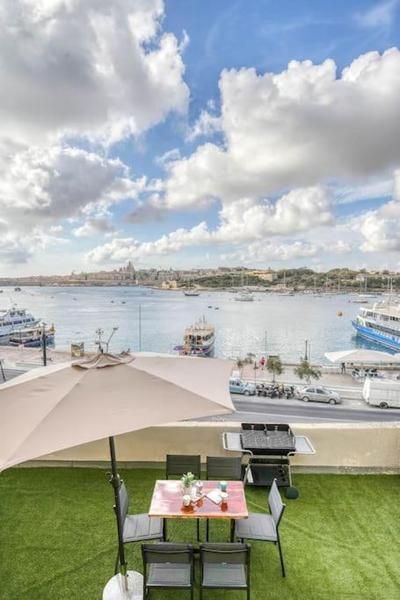 Exclusive Seafront Townhouse Central Sliema, Valletta Sea view