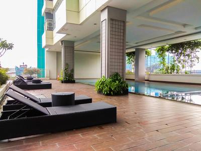 Fully Furnished with Comfortable Design Studio Apartment H Residence By Travelio