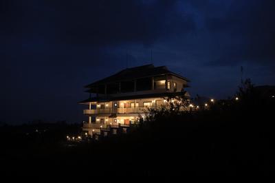 Plachoos Gardens - Private Luxury Pool Villa in Kuttikkanam