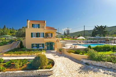 Villa Emelisse by Villa Plus