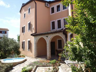 Wohnung in Fažana mit Grill, Garten und Terrasse
