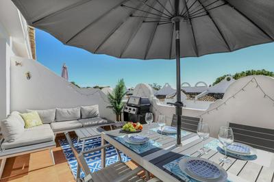 Duplex apartment with BBQ and resort amenities