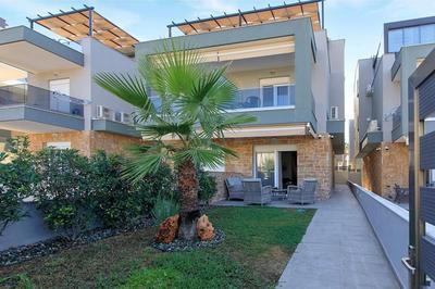 Glaros Premium Deluxe House