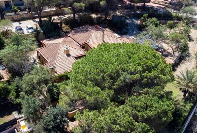 Villa with large terrace, BBQ, WiFi, AC, 2 Parking spaces