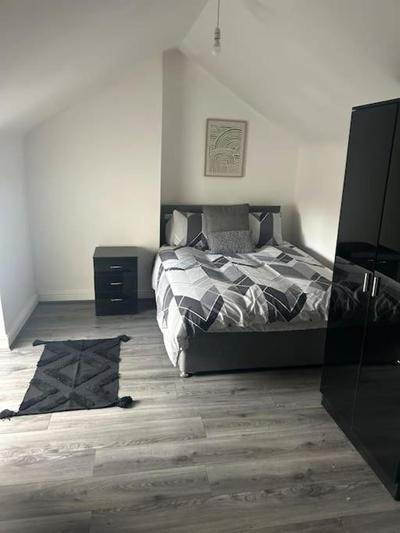 Large 6 Bed House, Long Term Stay Savings, Contractors, Professionals, Big Groups, Free Parking! photo 4