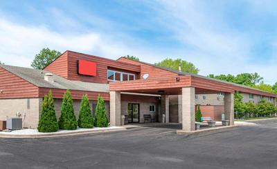 Coratel Inn and Suites By Jasper River Falls