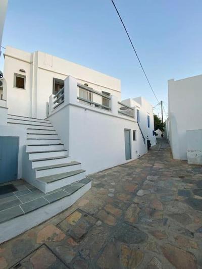 Artemonas White Escape