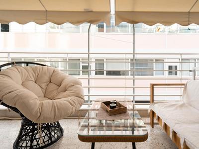 A Place 4U No6 - City Escape with Balcony Lounge & Open Living Space