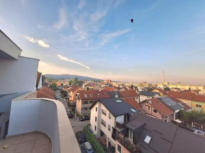 Rooftop Apartment with amazing View & Parking