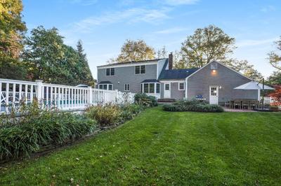 Coastal Haven: Private Pool, Bay Access, Water Sports